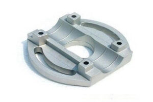 Describe in detail what are the technological characteristics of casting